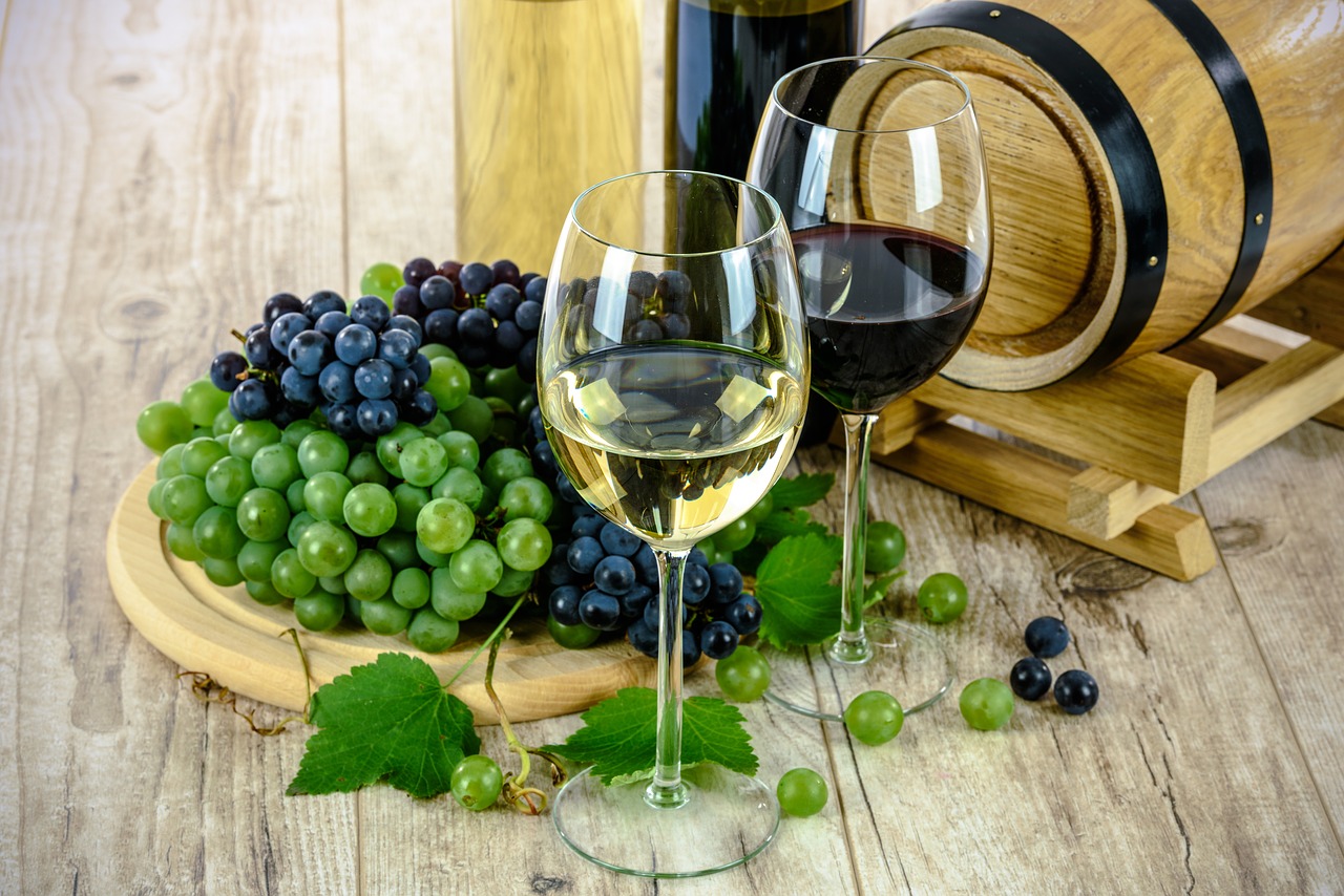 Jakie wino do czego pasuje i jak je podawać?
