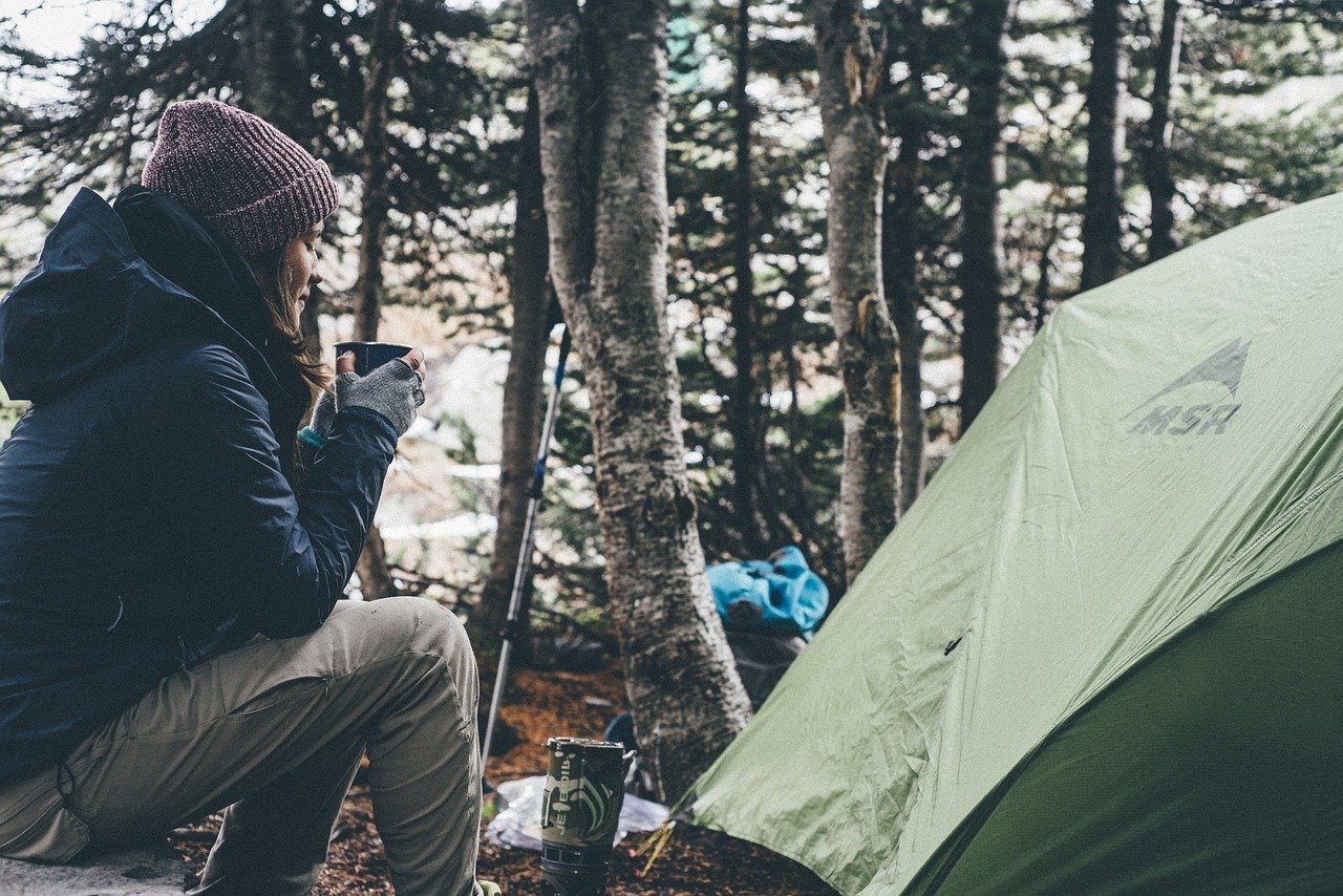 Co spakować na wycieczkę pod namiot?