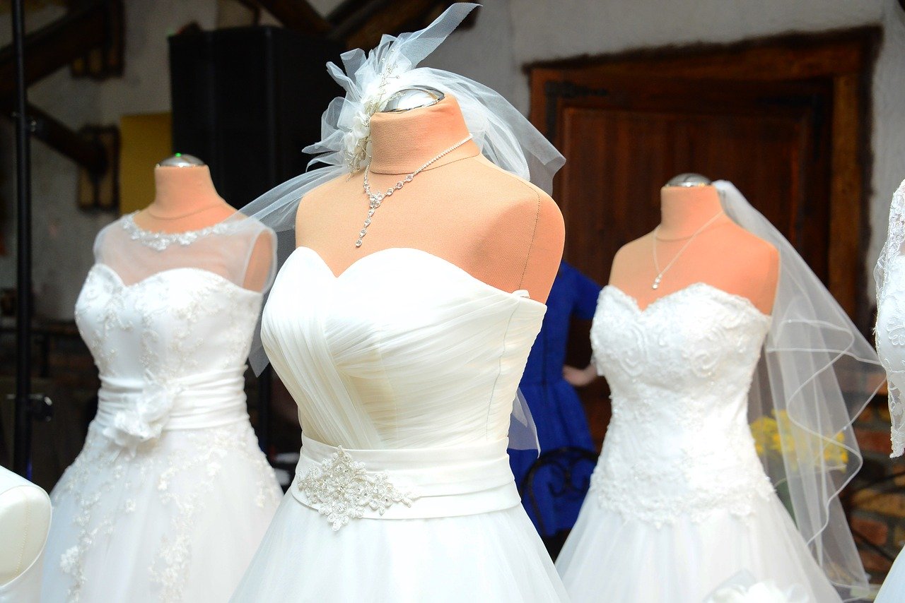 Na jakie elementy warto zwrócić uwagę przy wyborze sukni ślubnej?