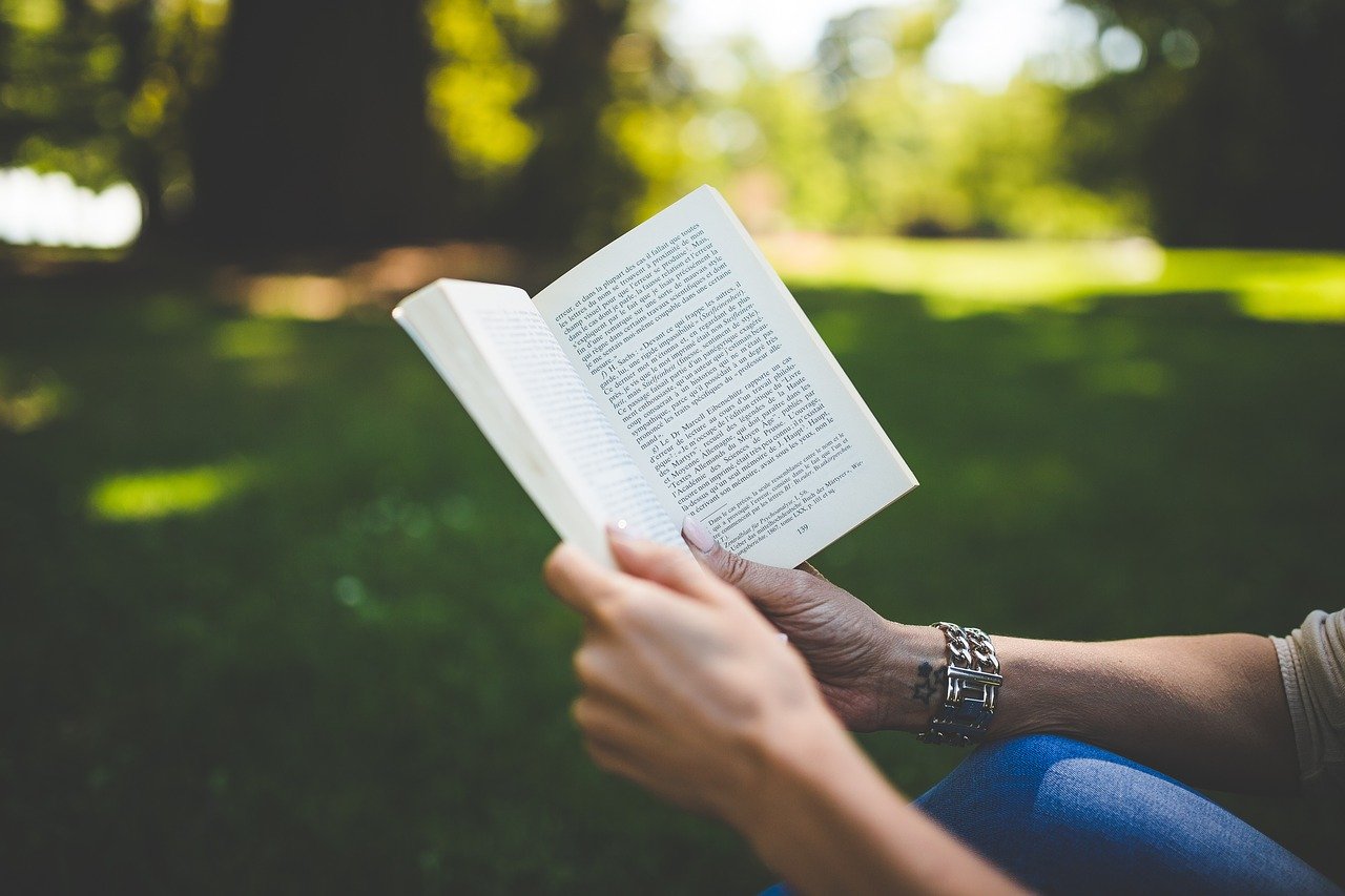 Książki Stephenie Meyer – po jakie pozycje warto sięgnąć?