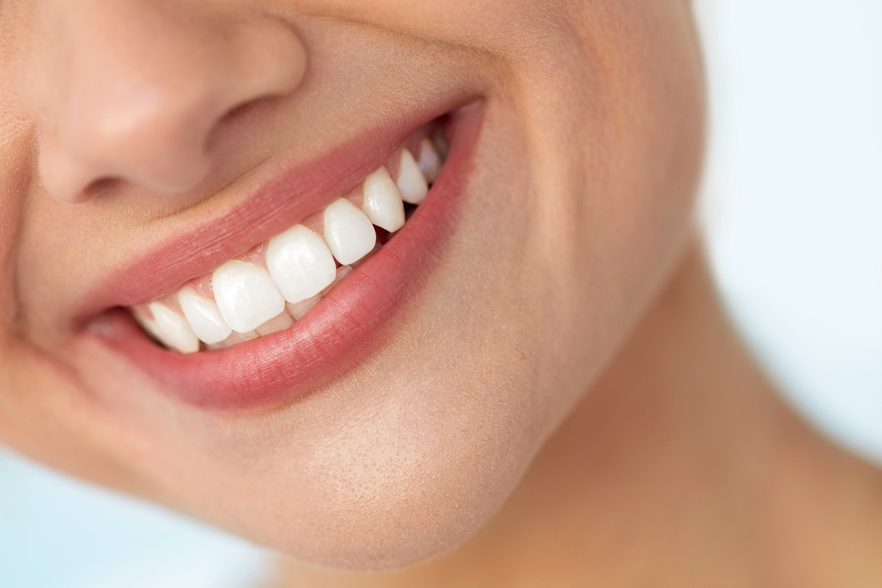 Jak dbać o zęby żeby mieć piękny i zdrowy uśmiech?